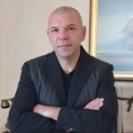 Davide Piras al Fizz Show: il coraggio dell’amore e la Sardegna antifascista in “Femmenella”